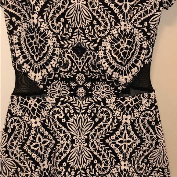 Patterned dress - Picture 2 of 3